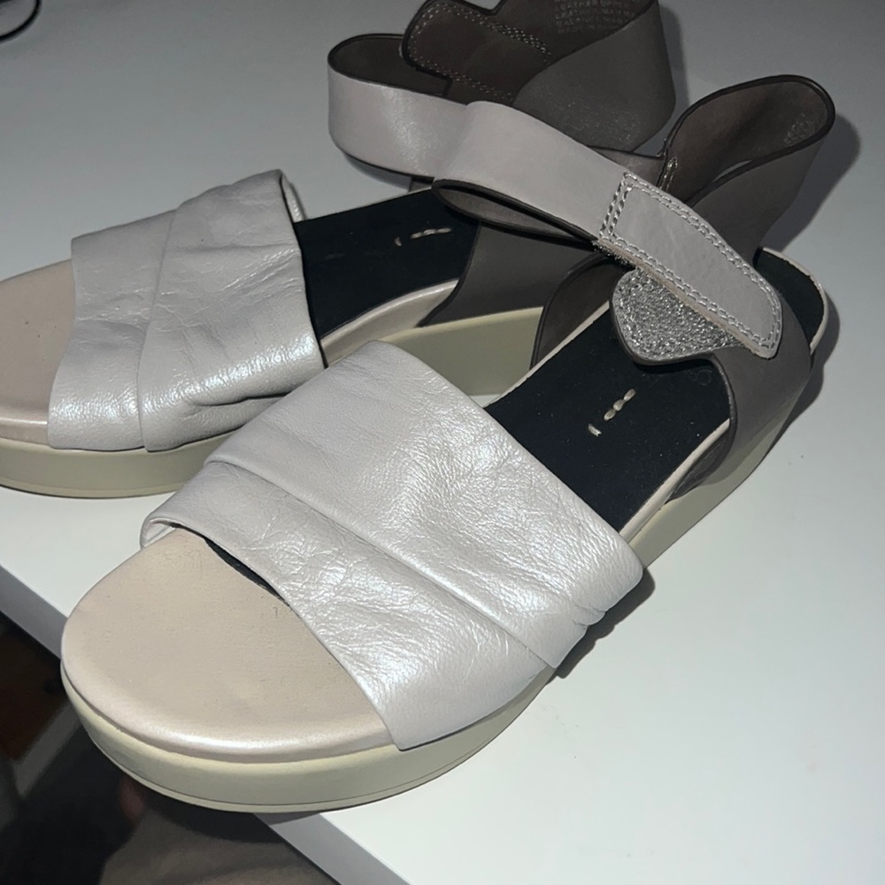 Naked feet sandals